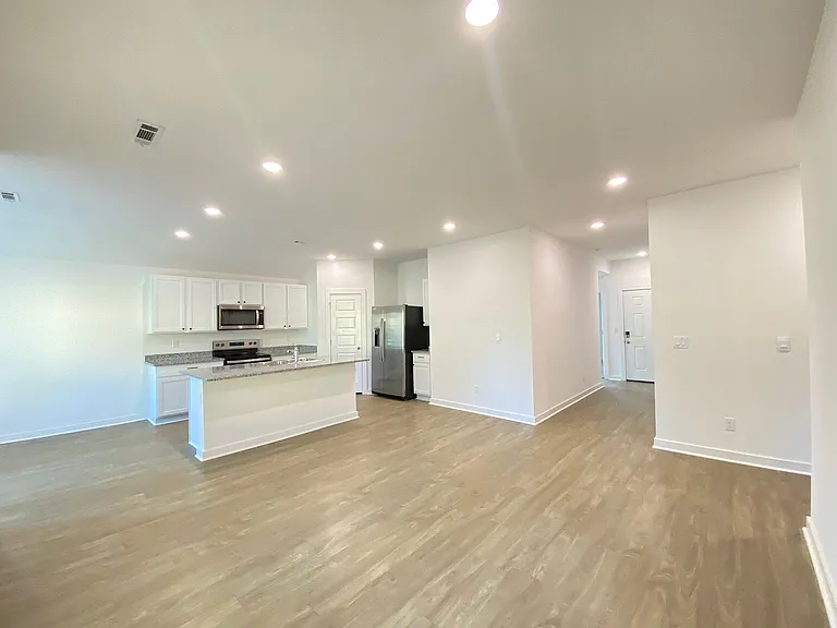 8408 Oxford Valley Dr — Photo 5