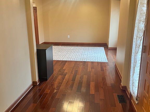 3rd image of 30244 Southampton Ln