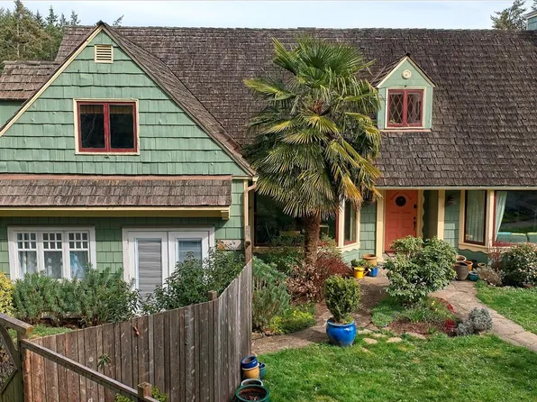 150 Drake Rd, Saltspring Island, BC V8K 2K8