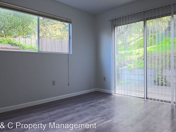 3rd image of 800 Lyndon St #800