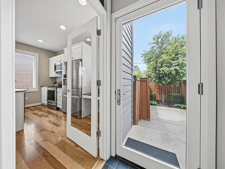 567 Lathrop St — Photo 21