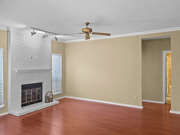 4th image of 2106 Amesbury Dr
