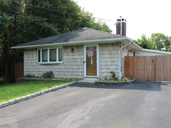 92 Lombardy Drive, Shirley, NY 11967