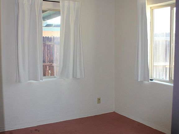 5th image of 3111-3113 E Towner Ave