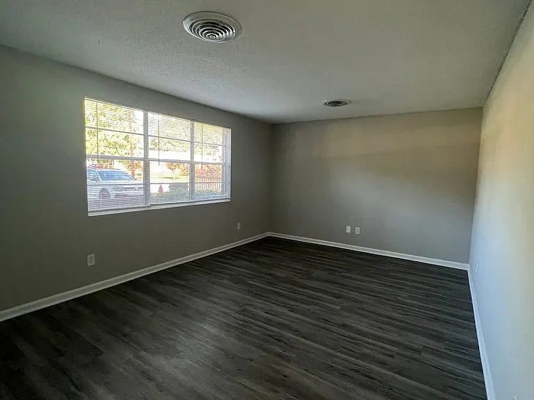 4120 Englewood Dr — Photo 4