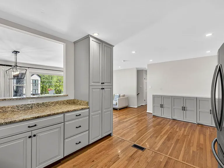 1109 Hillcrest Dr SW — Photo 16