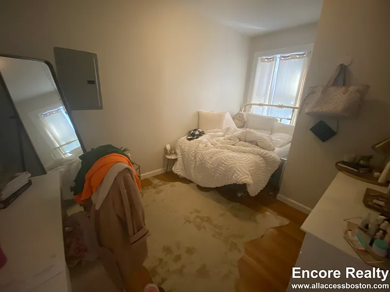 1942 Beacon St #2 — Photo 5