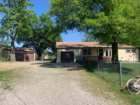 4316 NE Indian Creek Rd, Topeka, KS 66617