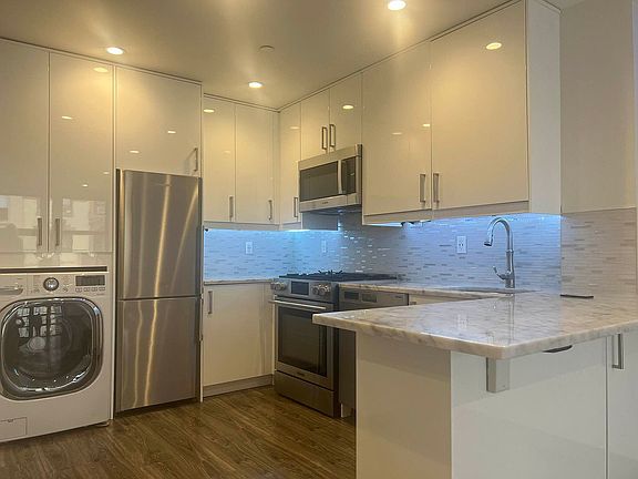 5th image of 222 E 7th St #5F