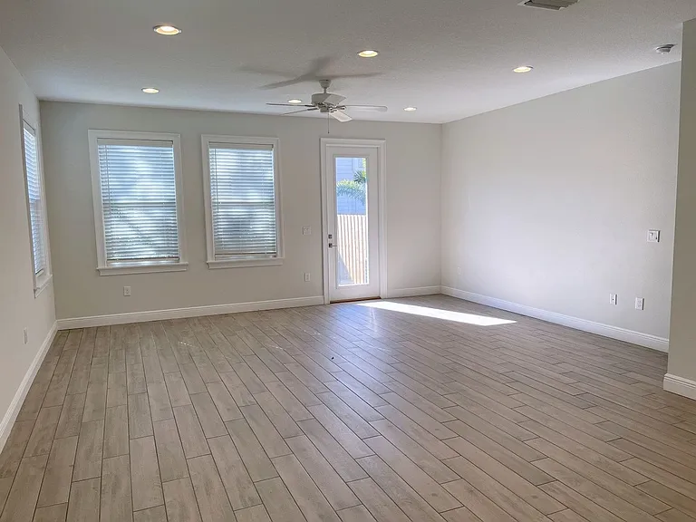 2502 W Fig St #2 — Photo 4