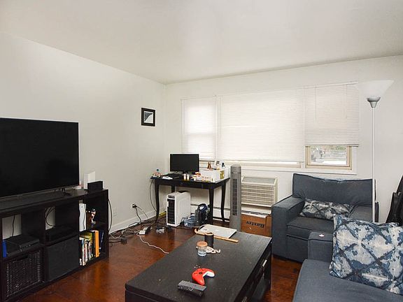 3rd image of 7319 N Rogers Ave #G05c