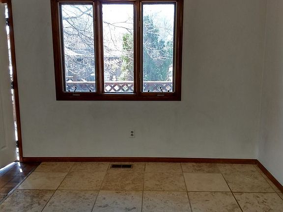 5th image of 1230 Hunter Ct