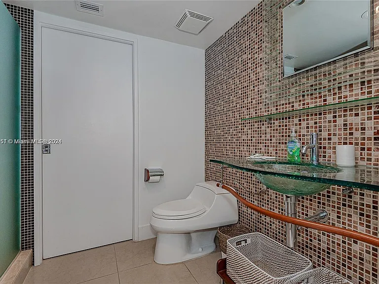 2301 Collins Ave #938 — Photo 12