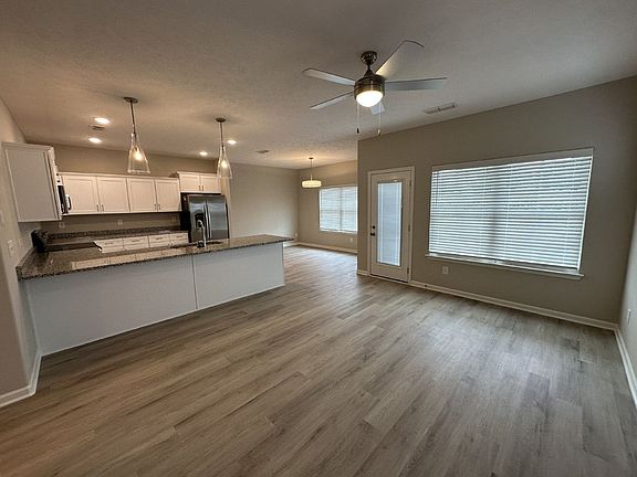 3rd image of 1850 Madison St Unit 205