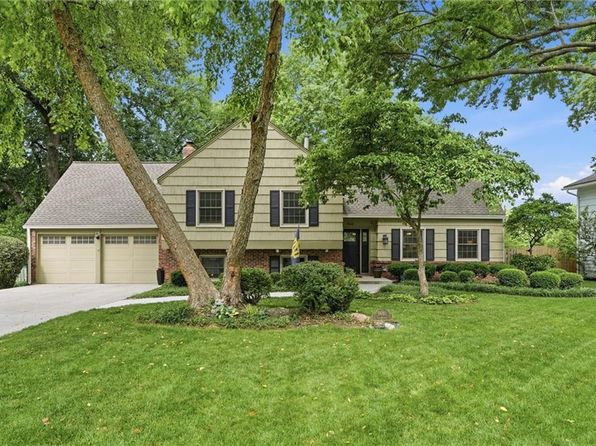 9640 Canterbury St, Overland Park, KS 66206