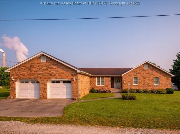 47 Muggins Ave, Poca, WV 25159