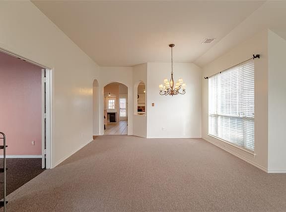 4th image of 1004 Rockton Dr