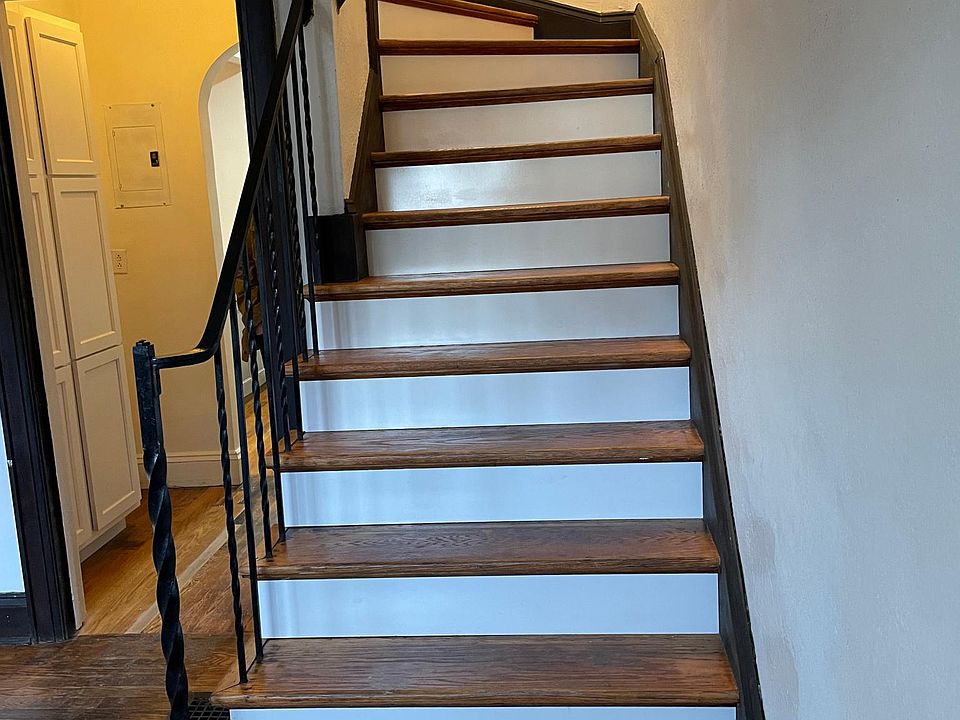 1st image of 806 Grant St #806