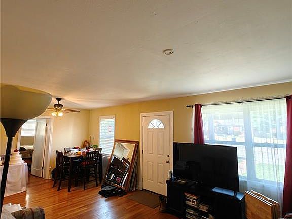 2nd image of 1290 S New Florissant Rd