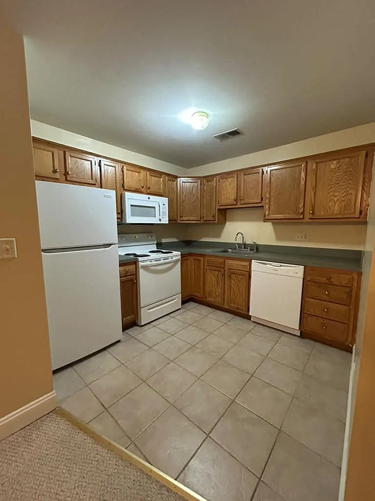 2 bed, $1,825 — Photo 1
