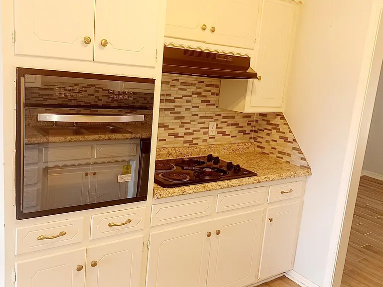 648 W Beam Ave — Photo 9