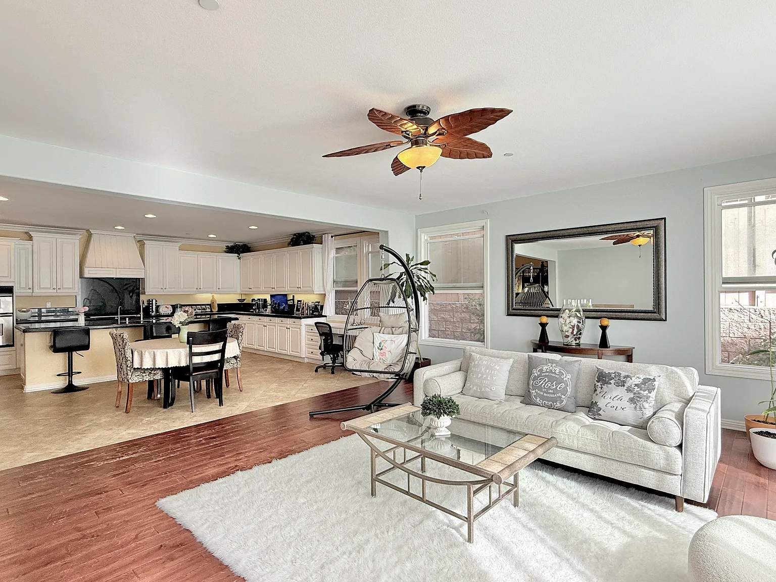 5 bed, 4.5 bath, 3990 sqft, $7,900 — Photo 3