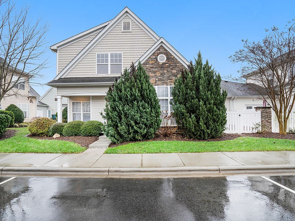1st image of 3121 Mistletoe Dr