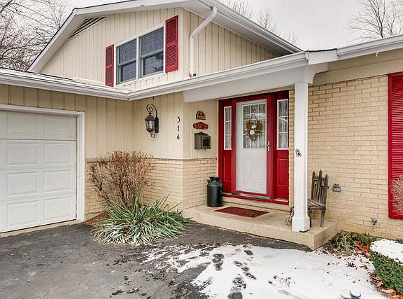 3rd image of 314 W Hackberry Dr
