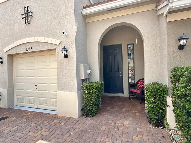 3332 NW 10th Ave — Photo 2