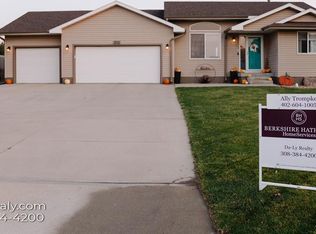 312 Redwood Rd, Grand Island, NE 68803