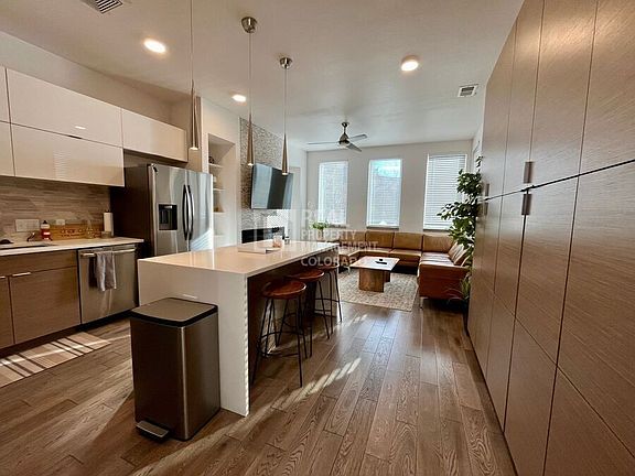 5th image of 2200 Tremont Pl Unit 1