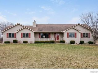 10869 Home Shore Dr, Pinckney, MI