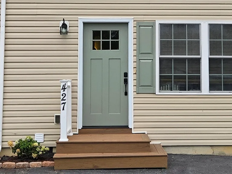 427 Dave Berry Rd — Photo 2