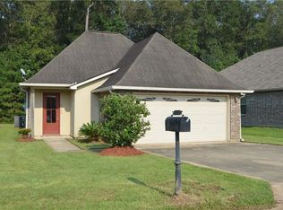 28426 Evangeline Ln, Albany, LA 70711