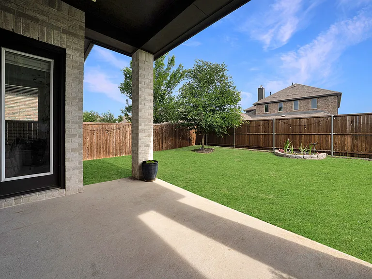 1429 Bluebonnet Ln — Photo 23