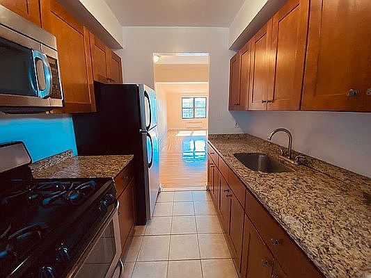 5th image of 35-05 Parsons Blvd #6P