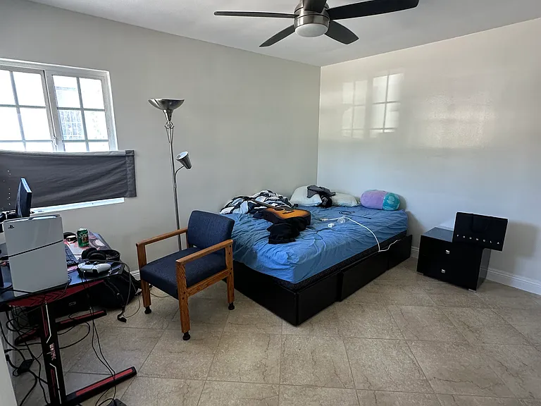 4847-4849 Topanga Canyon Blvd — Photo 3