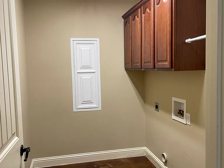 660 Spencer Ln — Photo 22