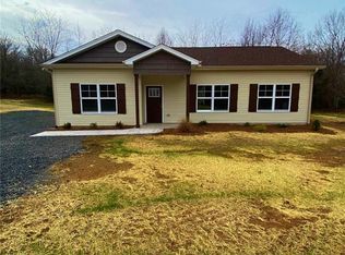 855 Friendly Rd, Eden, NC 27288