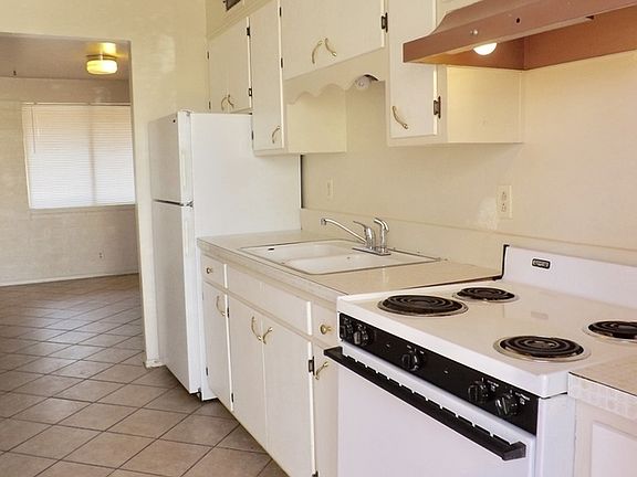 4th image of 3427 E Blacklidge Dr Unit 3