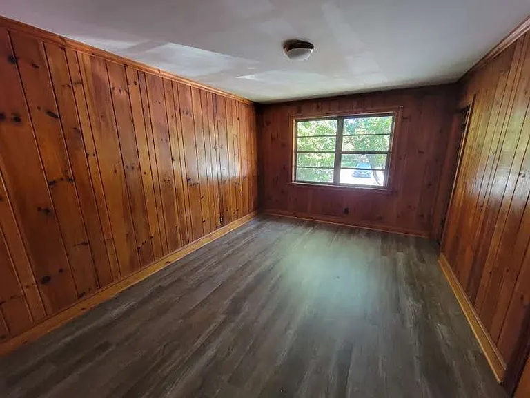 1315 N Elm St — Photo 4
