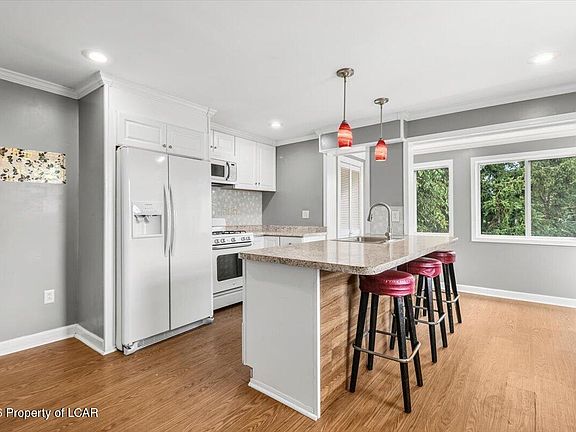 2nd image of 27 Pulaski St