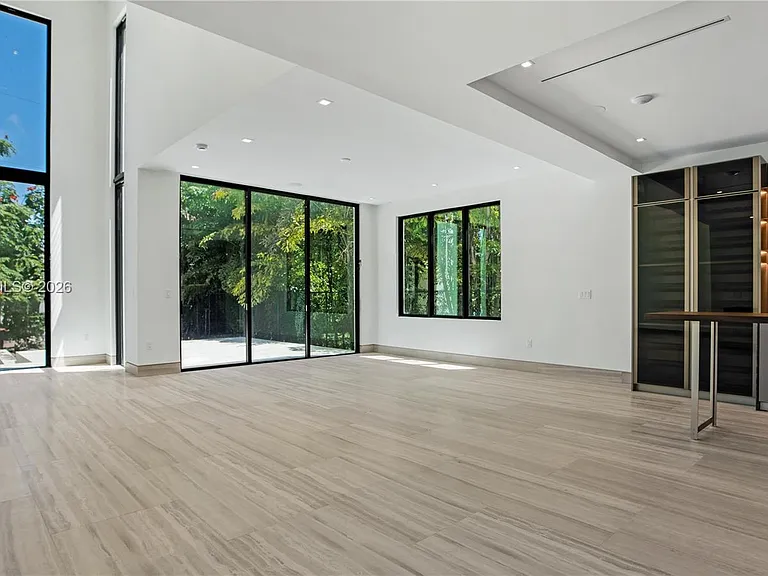 345 W 46th St — Photo 10
