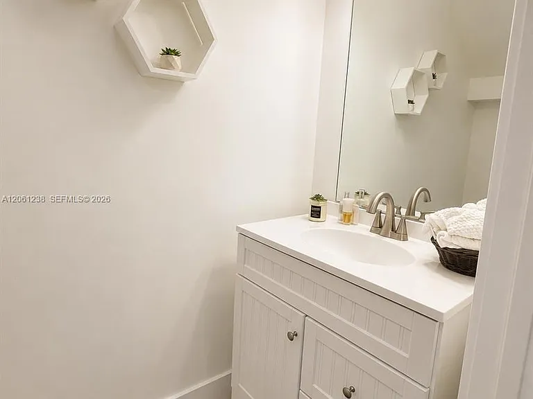 12610 SW 54th St #12610 — Photo 10