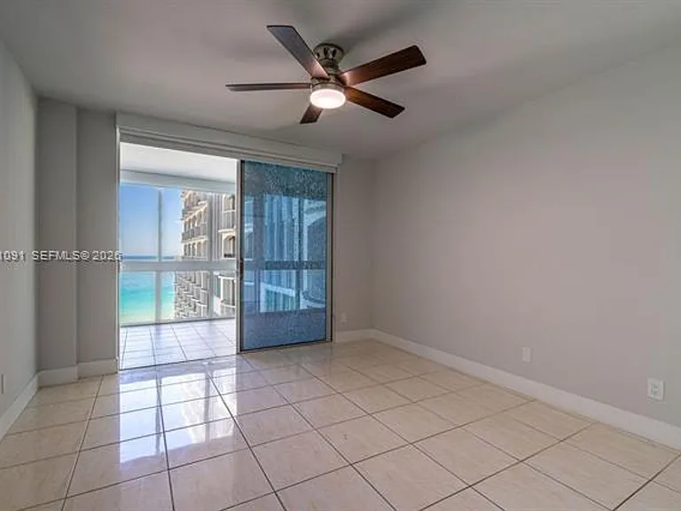 5401 Collins Avenue Cu #919 — Photo 16