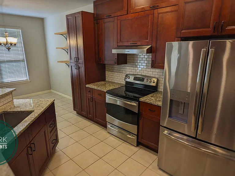 608 SW Wallstone Rd — Photo 8