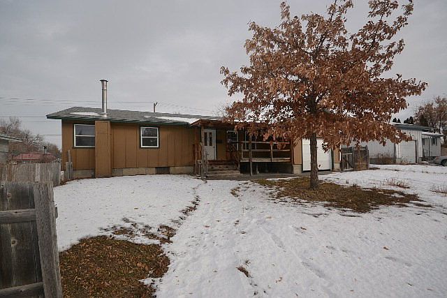 1st image of 570 NE Bonneville Dr