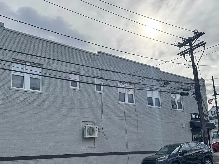 102 Genessee Ave — Photo 20