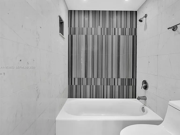 100 Bayview Dr #223 — Photo 33