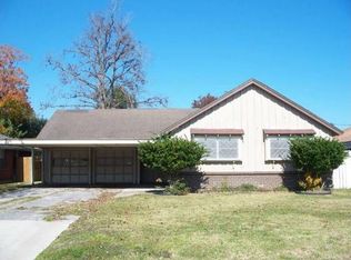 655 Edgebrook Dr, Houston, TX 77034